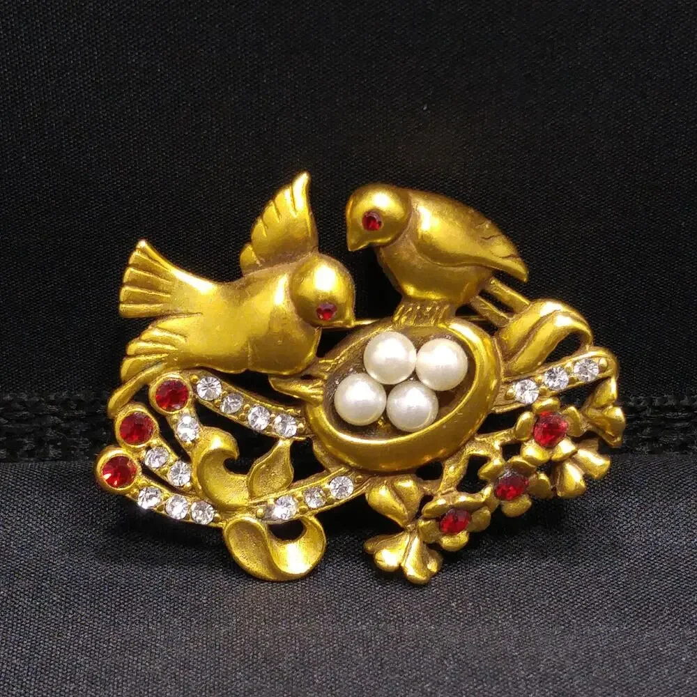 Museum of Fine Arts Birds Nest Brooch, Faux Pearls, 1990s Vintage Jewelry